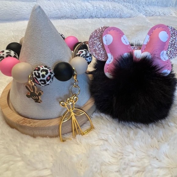 Hand Crafted Accessories - 🎀Minnie Mouse Keychain Wristlet. 
Silicone beaded bracelet with black Pom Pom.